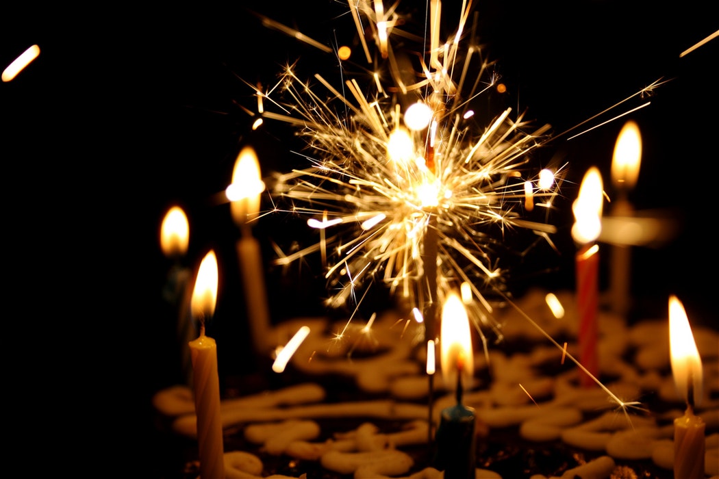 Pourquoi souffle-t-on des bougies sur nos gâteaux d'anniversaire ?